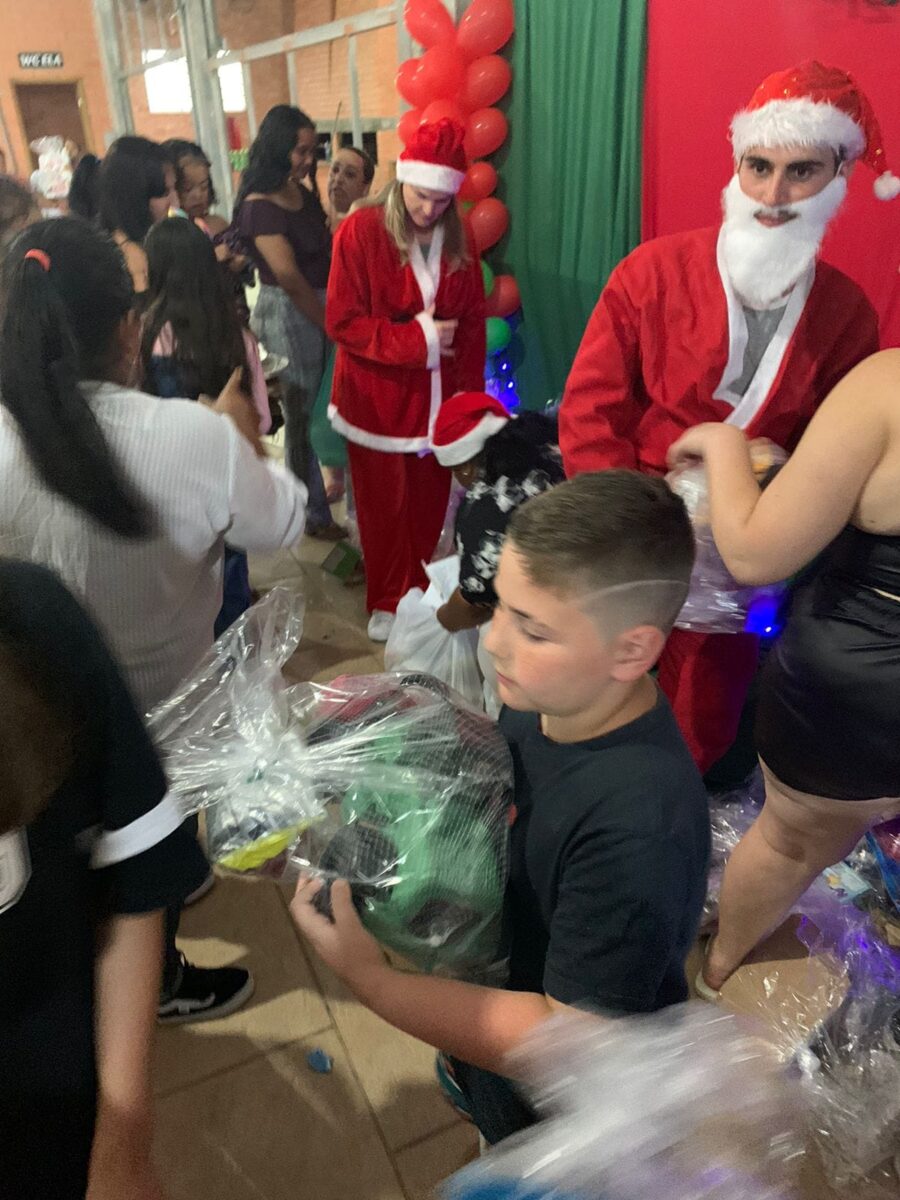 Organizadora pede colaboração para garantir o sucesso do 24° Natal Feliz do Bairro Bortolotto 12 Organizadora pede colaboração para garantir o sucesso do 24° Natal Feliz do Bairro Bortolotto