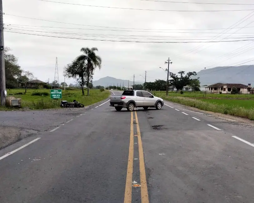 Motociclista tem rosto ferido após colisão no São Bento Baixo