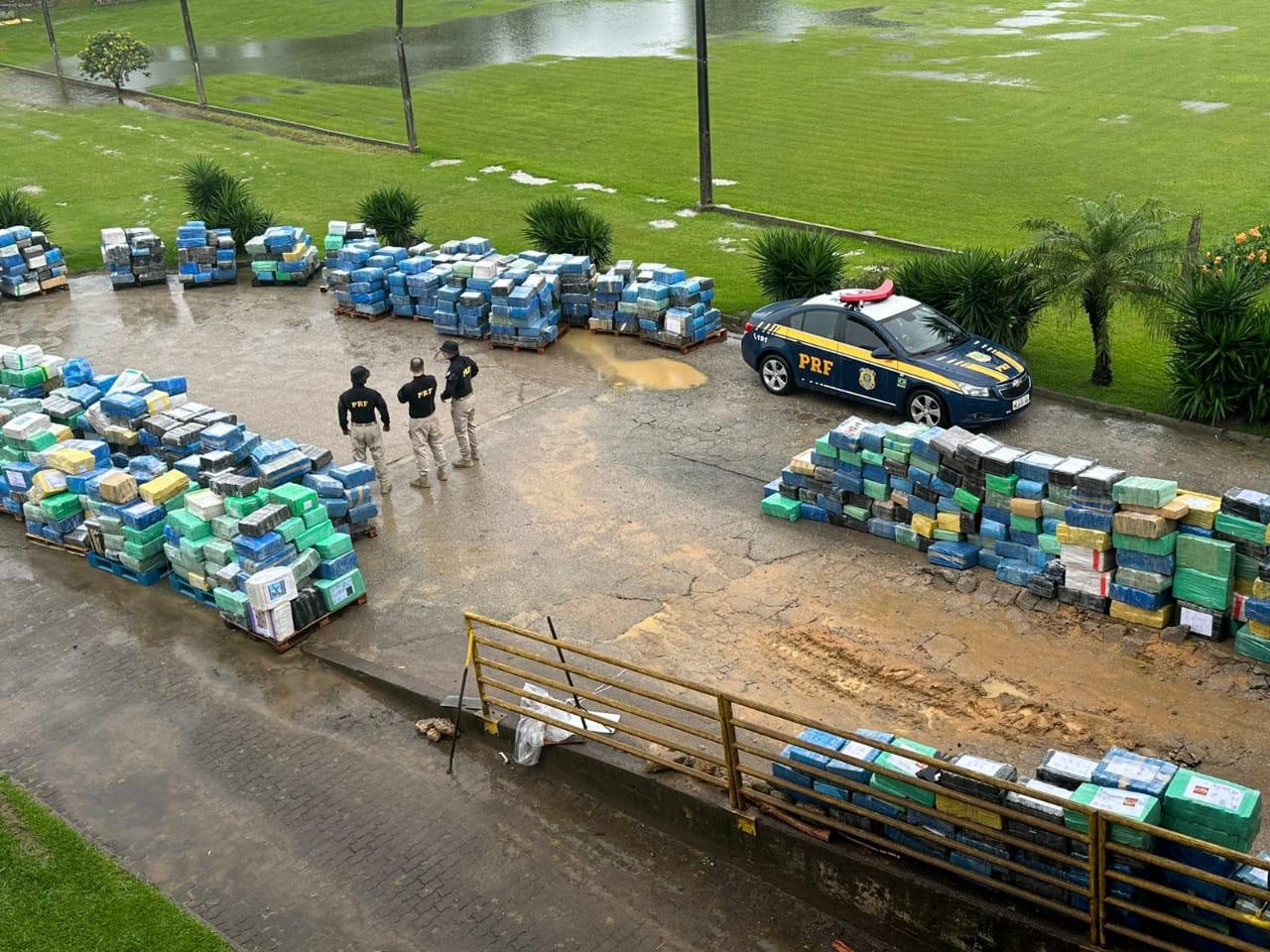 25 toneladas: PRF realiza a maior apreensão de maconha da história em Santa Catarina