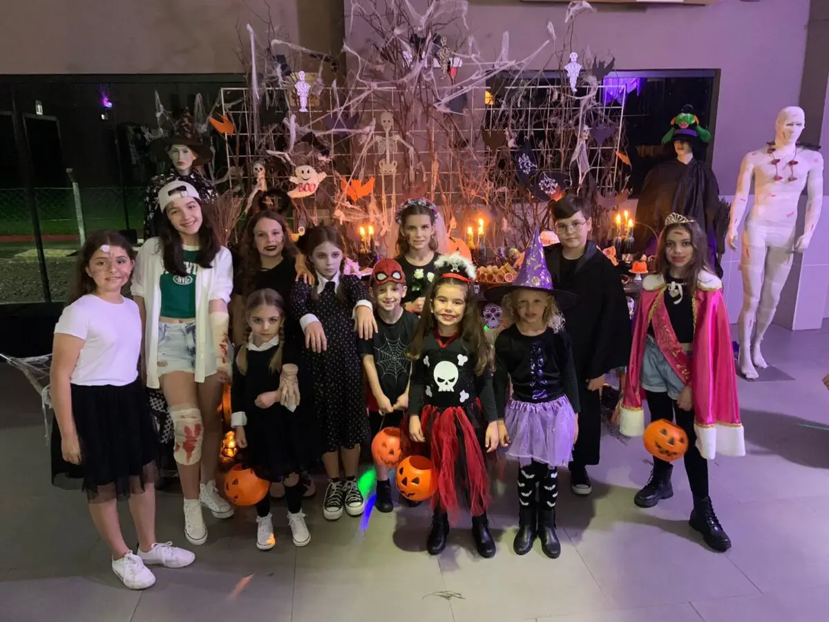 Halloween: comunidade do São Bento Baixo se reúne em noite de fantasia
