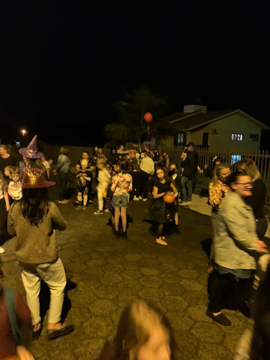 Halloween: comunidade do São Bento Baixo se reúne em noite de fantasia 17 Halloween: comunidade do São Bento Baixo se reúne em noite de fantasia