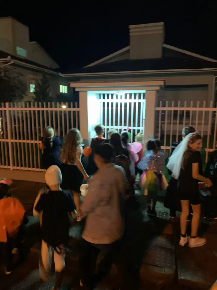 Halloween: comunidade do São Bento Baixo se reúne em noite de fantasia