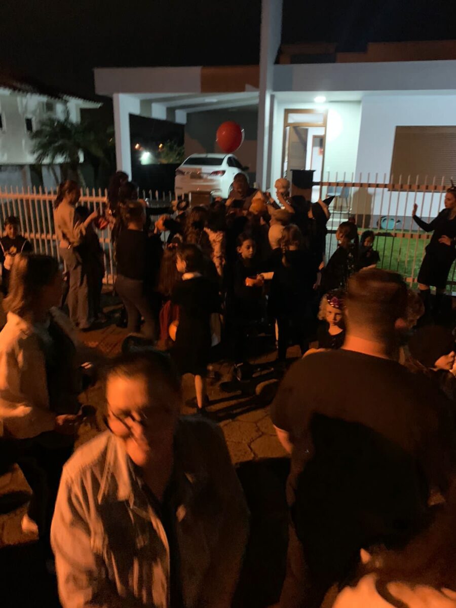 Halloween: comunidade do São Bento Baixo se reúne em noite de fantasia 18 Halloween: comunidade do São Bento Baixo se reúne em noite de fantasia