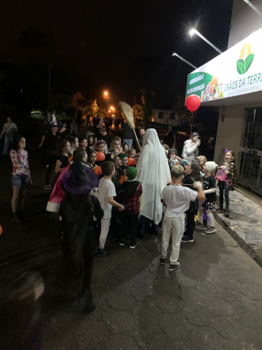Halloween: comunidade do São Bento Baixo se reúne em noite de fantasia 20 Halloween: comunidade do São Bento Baixo se reúne em noite de fantasia