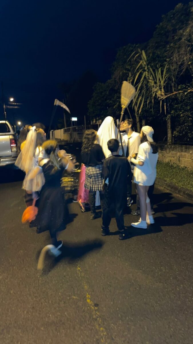 Halloween: comunidade do São Bento Baixo se reúne em noite de fantasia 22 Halloween: comunidade do São Bento Baixo se reúne em noite de fantasia