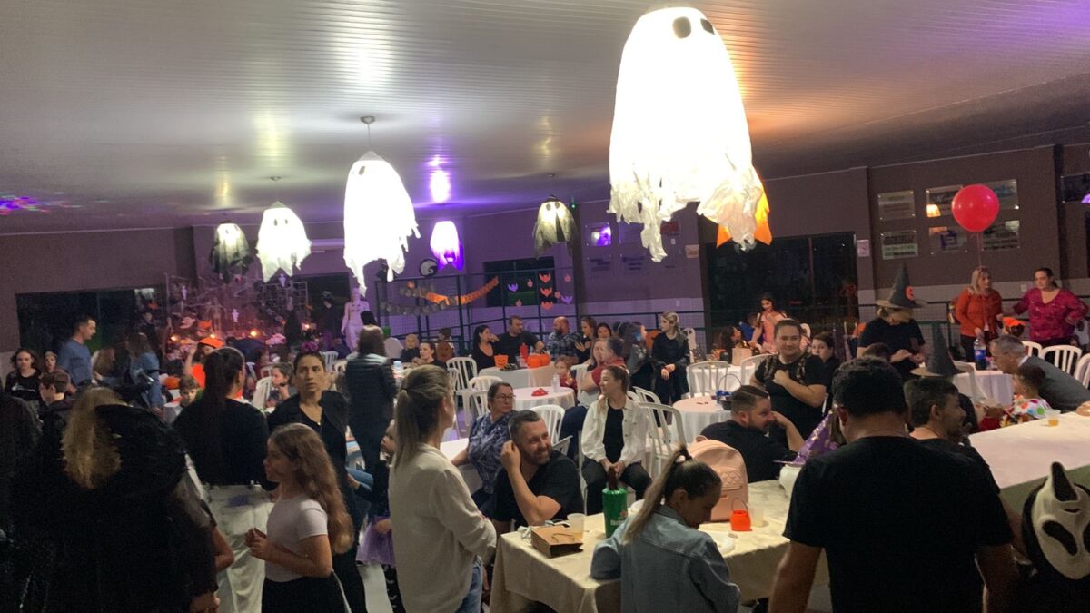 Halloween: comunidade do São Bento Baixo se reúne em noite de fantasia 25 Halloween: comunidade do São Bento Baixo se reúne em noite de fantasia
