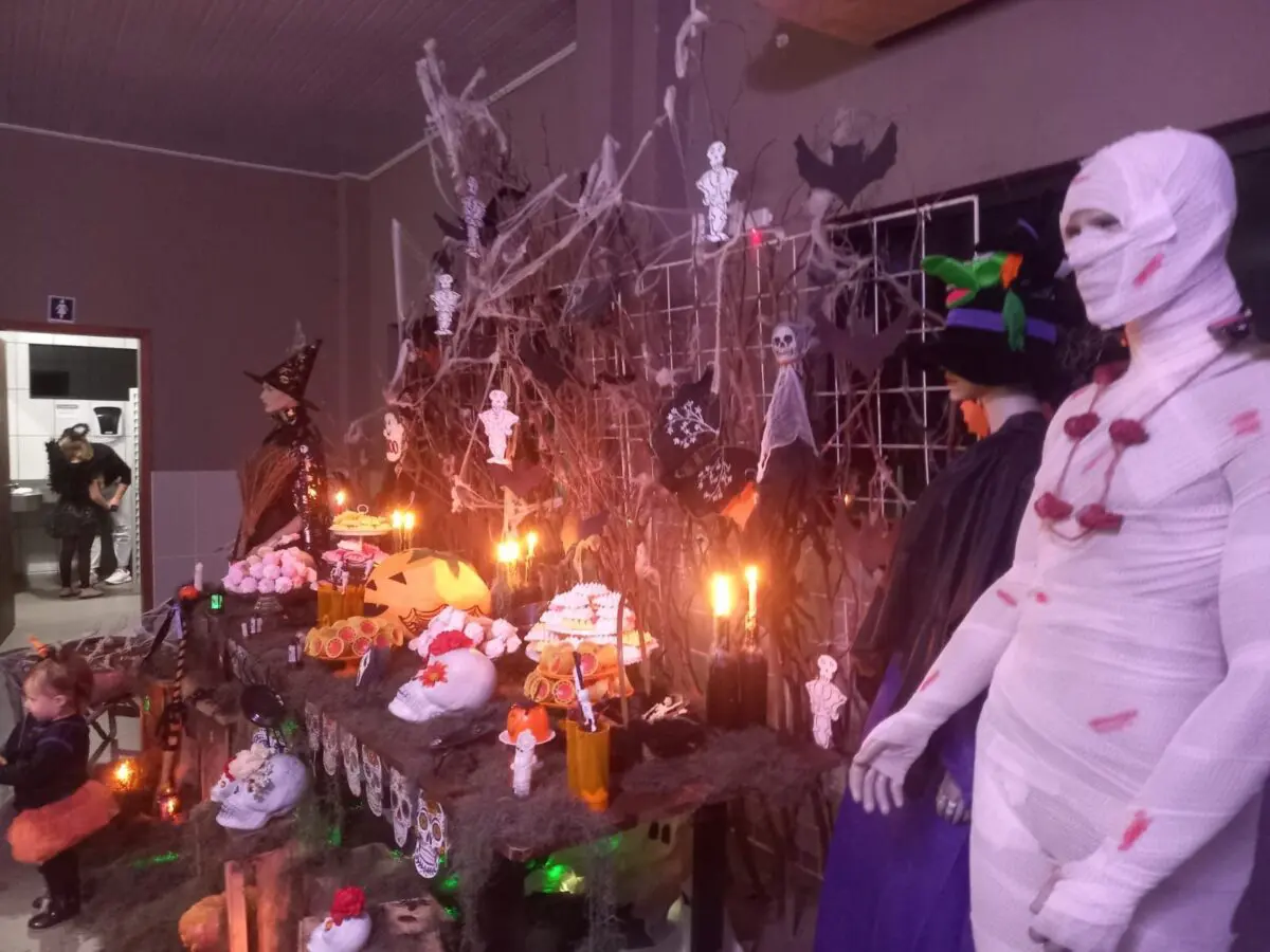 Halloween: comunidade do São Bento Baixo se reúne em noite de fantasia