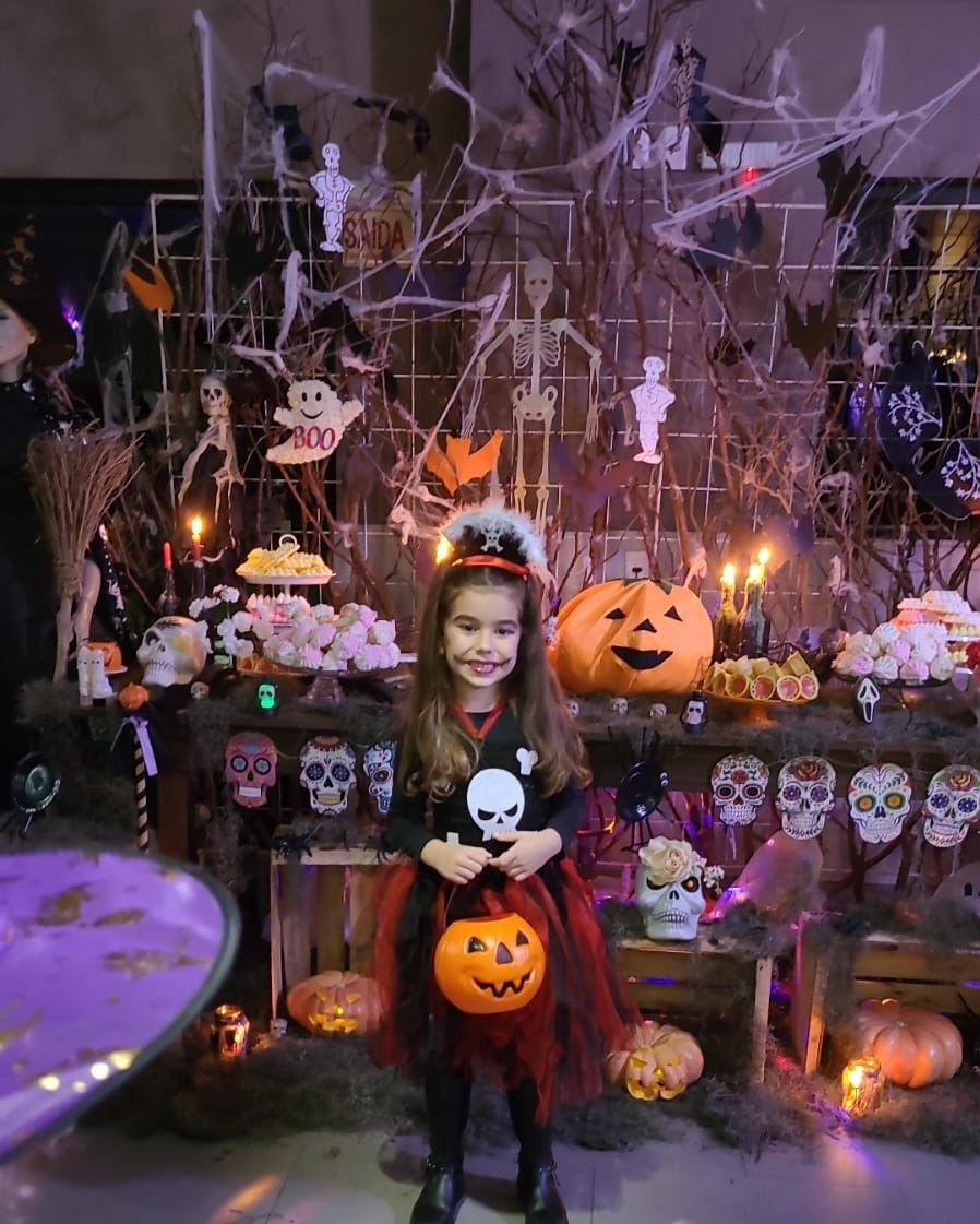 Halloween: comunidade do São Bento Baixo se reúne em noite de fantasia 7 Halloween: comunidade do São Bento Baixo se reúne em noite de fantasia