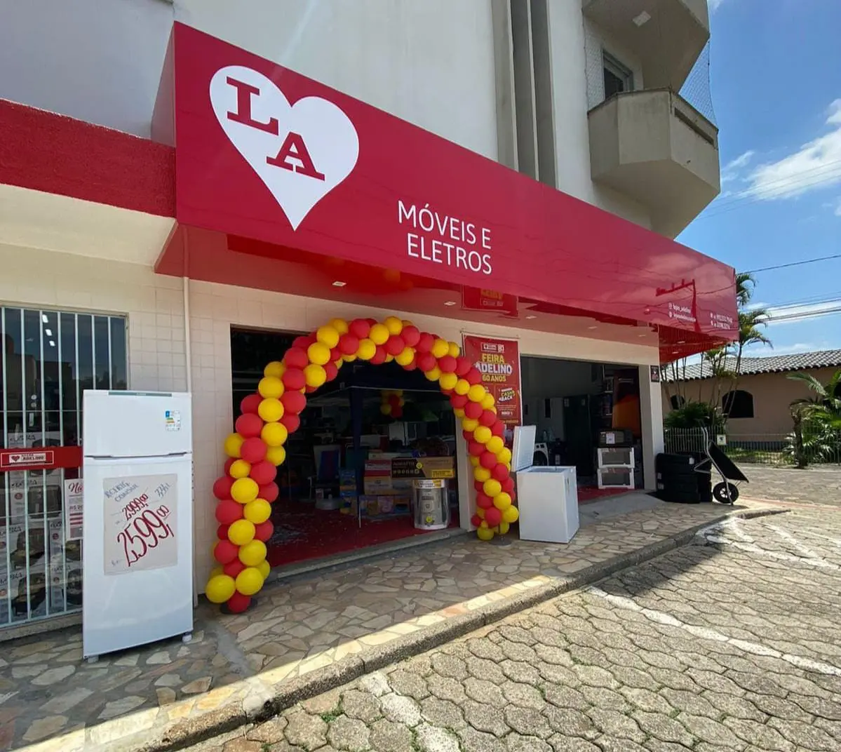 Lojas Adelino Nova Veneza: diversos produtos em promoção com frete e montagem gratuitos