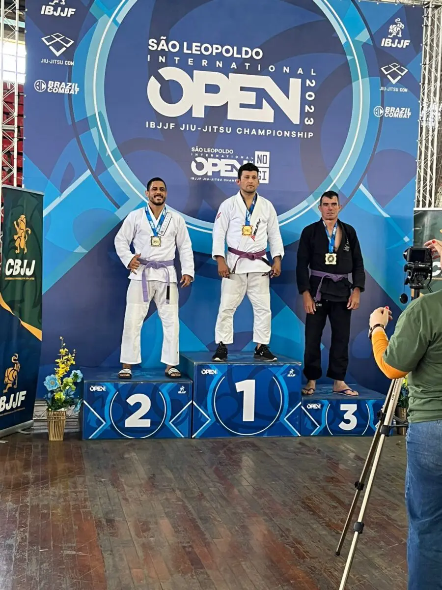 Atleta de Nova Veneza conquista três títulos em campeonato internacional de jiu-jítsu