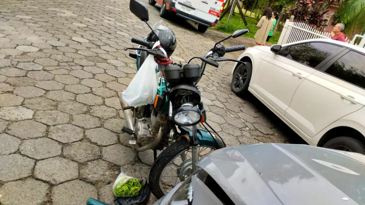 Motociclista fica ferido após bater de frente com carro em Nova Veneza