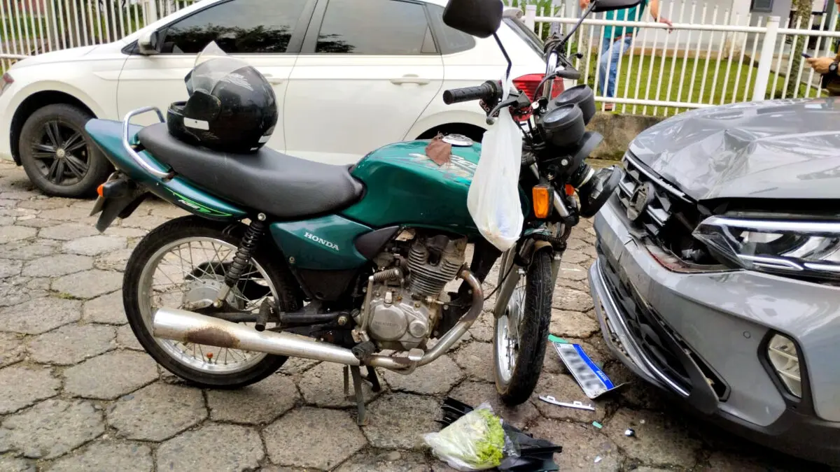 Motociclista fica ferido após bater de frente com carro em Nova Veneza
