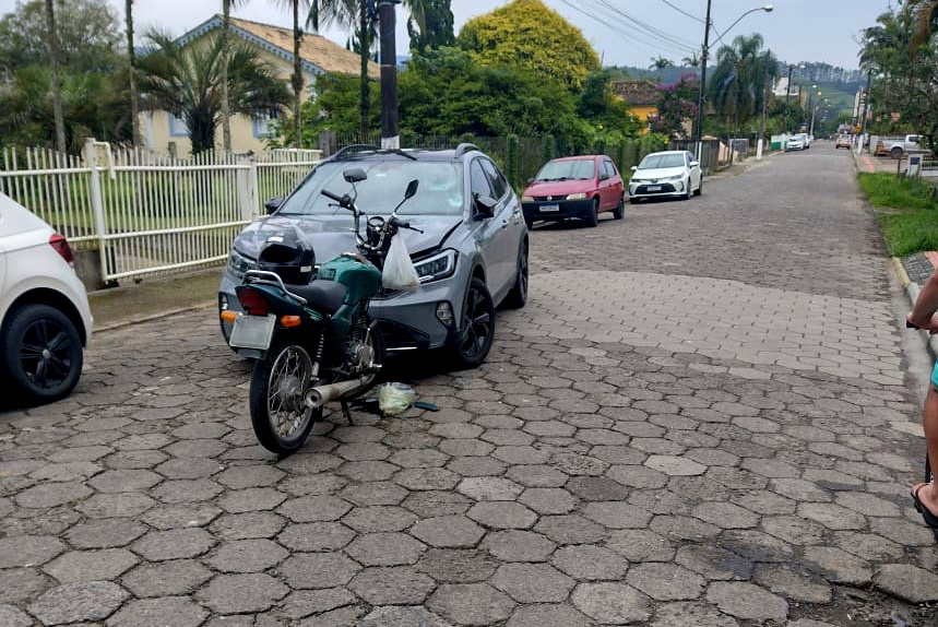 Motociclista fica ferido após bater de frente com carro em Nova Veneza 3 Motociclista fica ferido após bater de frente com carro em Nova Veneza