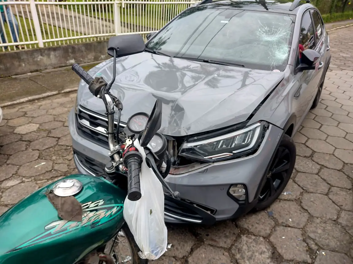 Motociclista fica ferido após bater de frente com carro em Nova Veneza