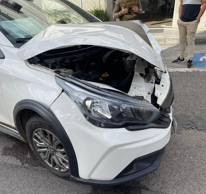 Carro da prefeitura de Nova Veneza é atingido por outro veículo em Criciúma 5 Carro da prefeitura de Nova Veneza é atingido por outro veículo em Criciúma