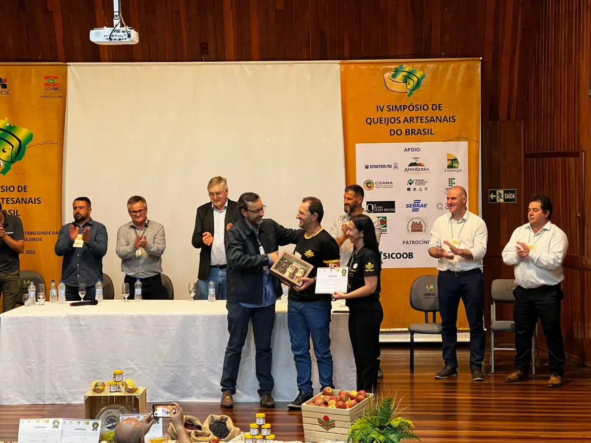 Queijaria Semprebom recebe reconhecimento máximo no Concurso de Queijos Artesanais de SC
