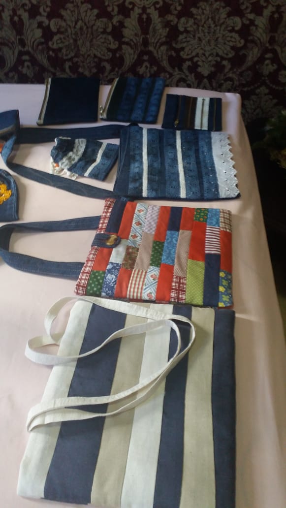 Artesãos de Nova Veneza participam de feira na praia 1 Artesãos de Nova Veneza participam de feira na praia