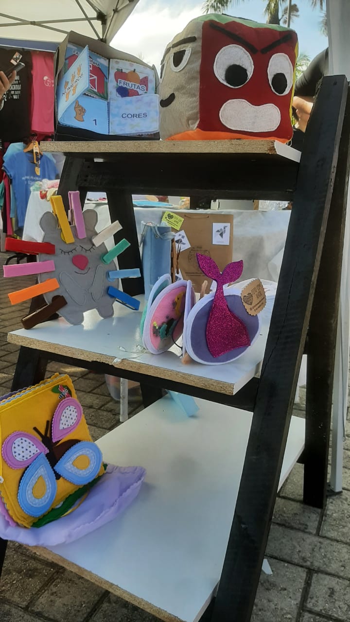 Artesãos de Nova Veneza participam de feira na praia 9 Artesãos de Nova Veneza participam de feira na praia