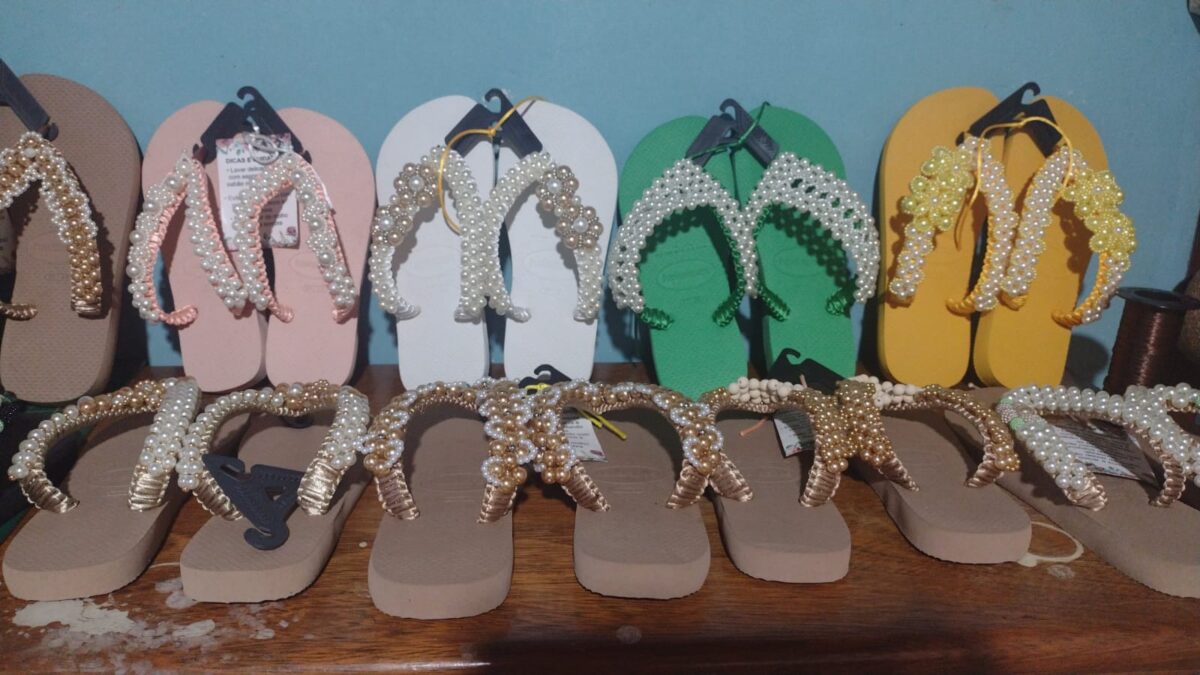 Artesãos de Nova Veneza participam de feira na praia 13 Artesãos de Nova Veneza participam de feira na praia