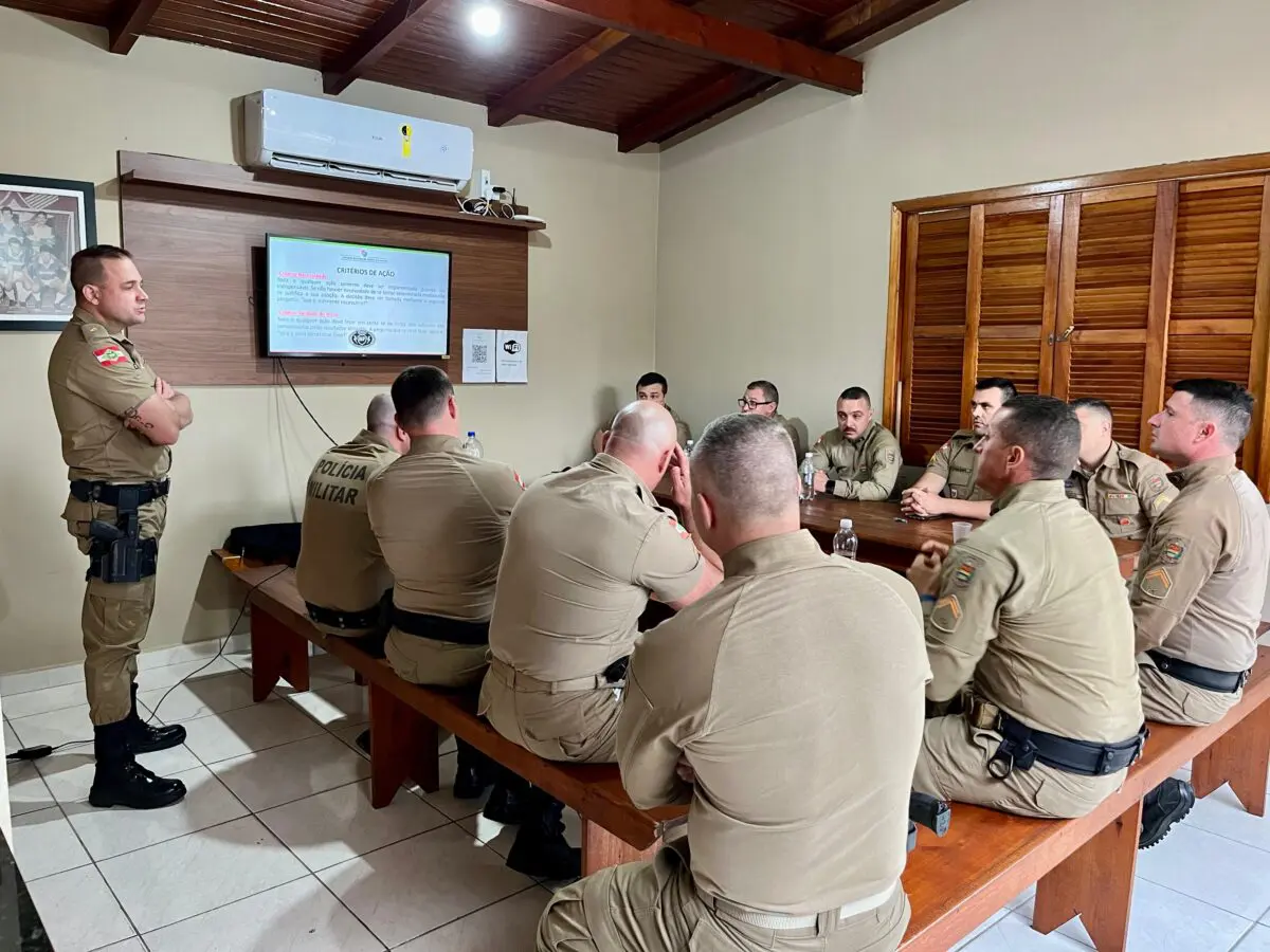 Policiais militares de Nova Veneza recebem instrução de primeiro interventor em ocorrência de crise