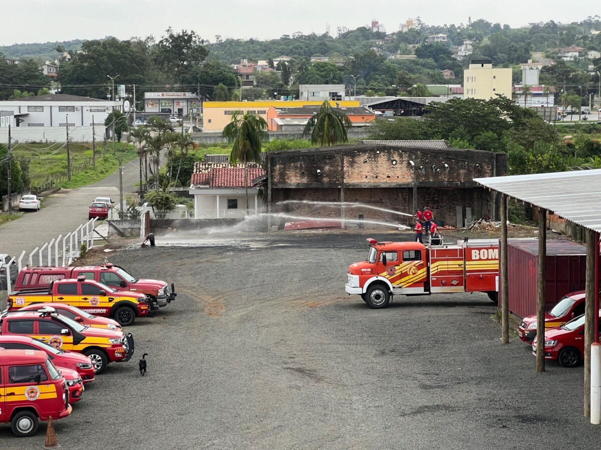 Bombeiros realizam treinamento estratégico voltado ao combate a incêndio 3 Bombeiros realizam treinamento estratégico voltado ao combate a incêndio