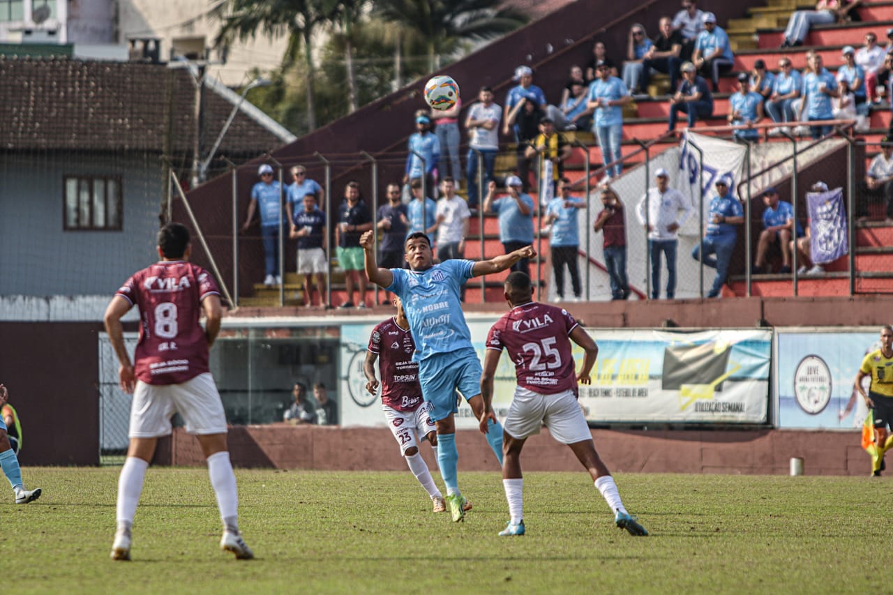 Caravaggio sai atrás na semifinal do Catarinense