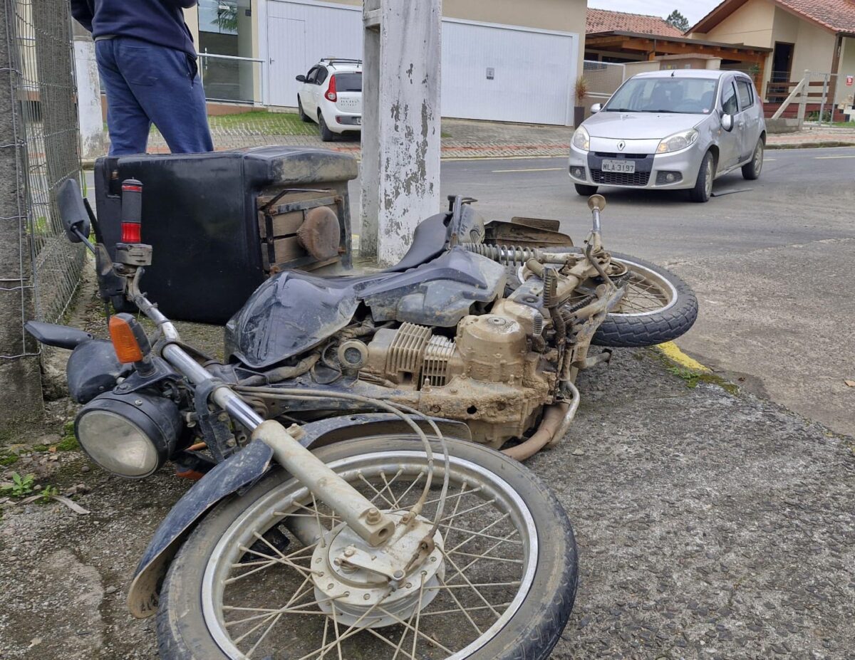 Vereadora se envolve em acidente de trânsito em local onde ela mesma já havia indicado a necessidade de lombada