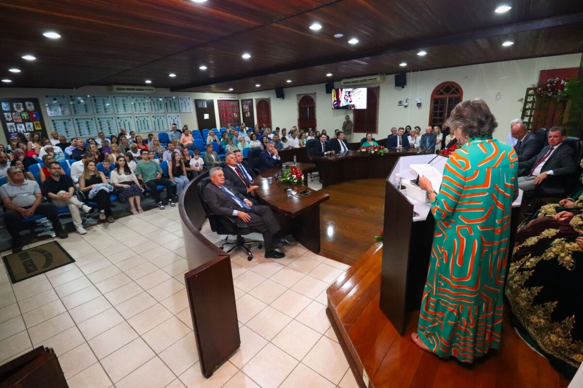 Nova Veneza reconhece cidadãos que contribuíram com o município em Sessão Solene 11 Nova Veneza reconhece cidadãos que contribuíram com o município em Sessão Solene